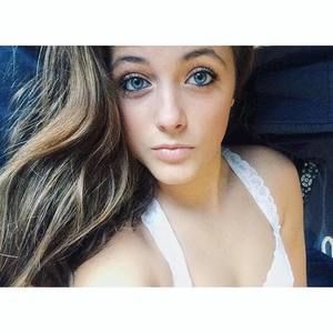 Meet your Posher, Dania